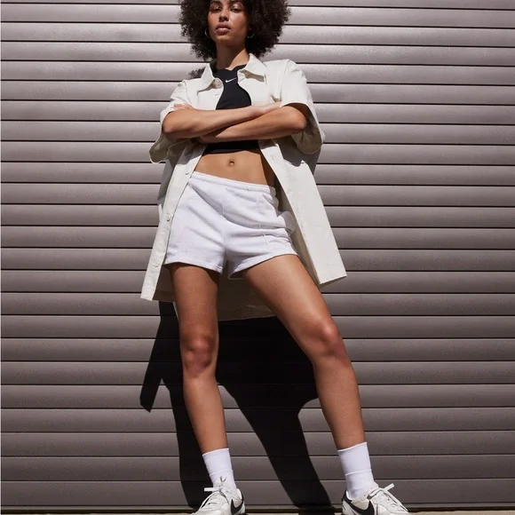 Nike Women's Sneakers in Cream and Black - Picture 9 of 9